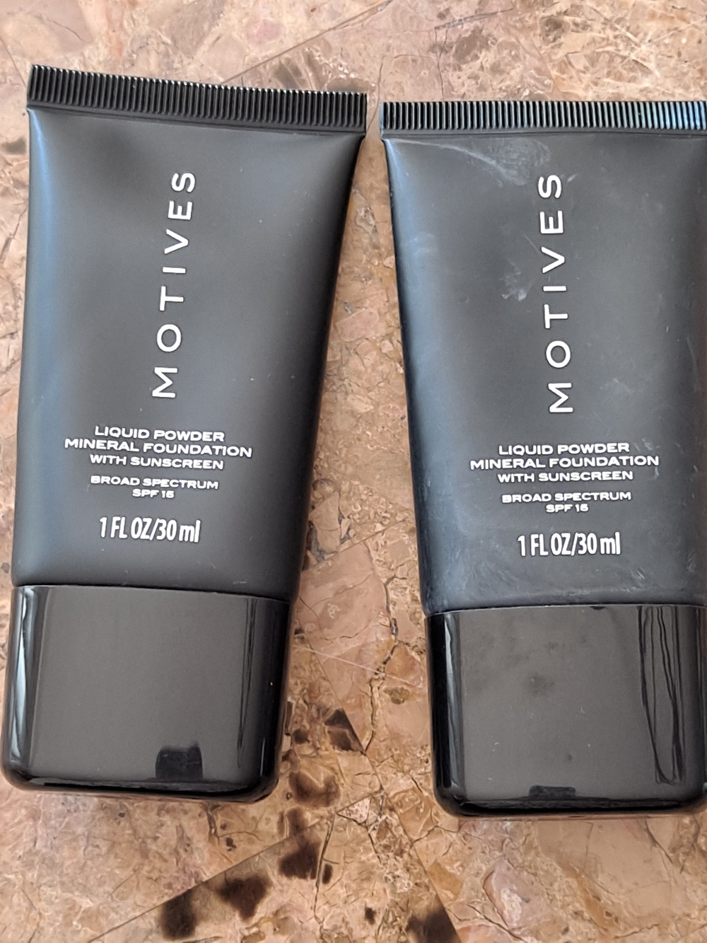 2 Motives Cosmetics Liquid Powder Mineral Foundation in Linen